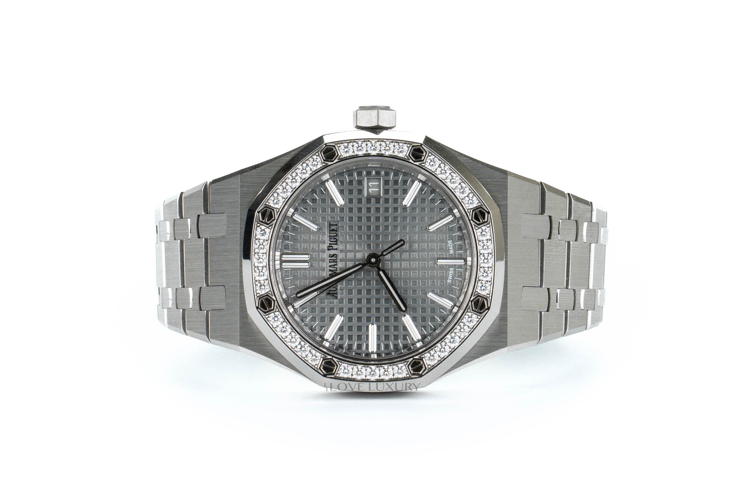 Audemars-Piguet-37mm-Royal-Oak-with-diamonds-1