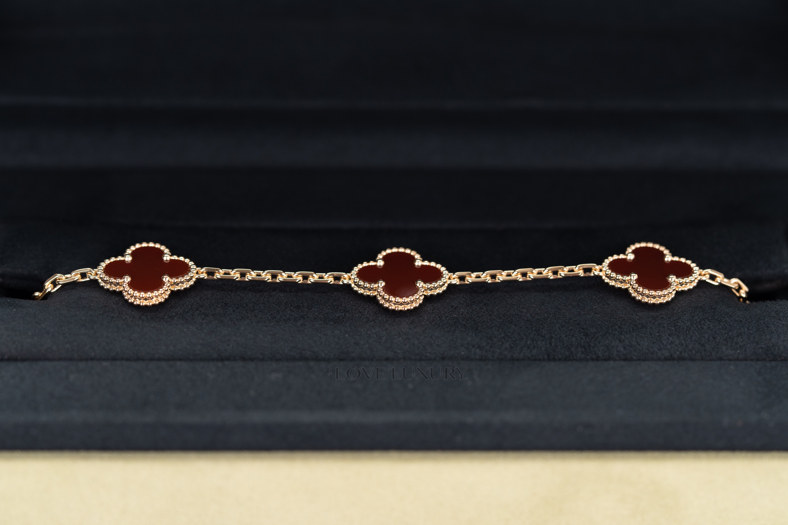 Van-Cleef-&-Arpels-Vintage-Alhambra-Bracelet-Carnelian-Yellow-Gold-7