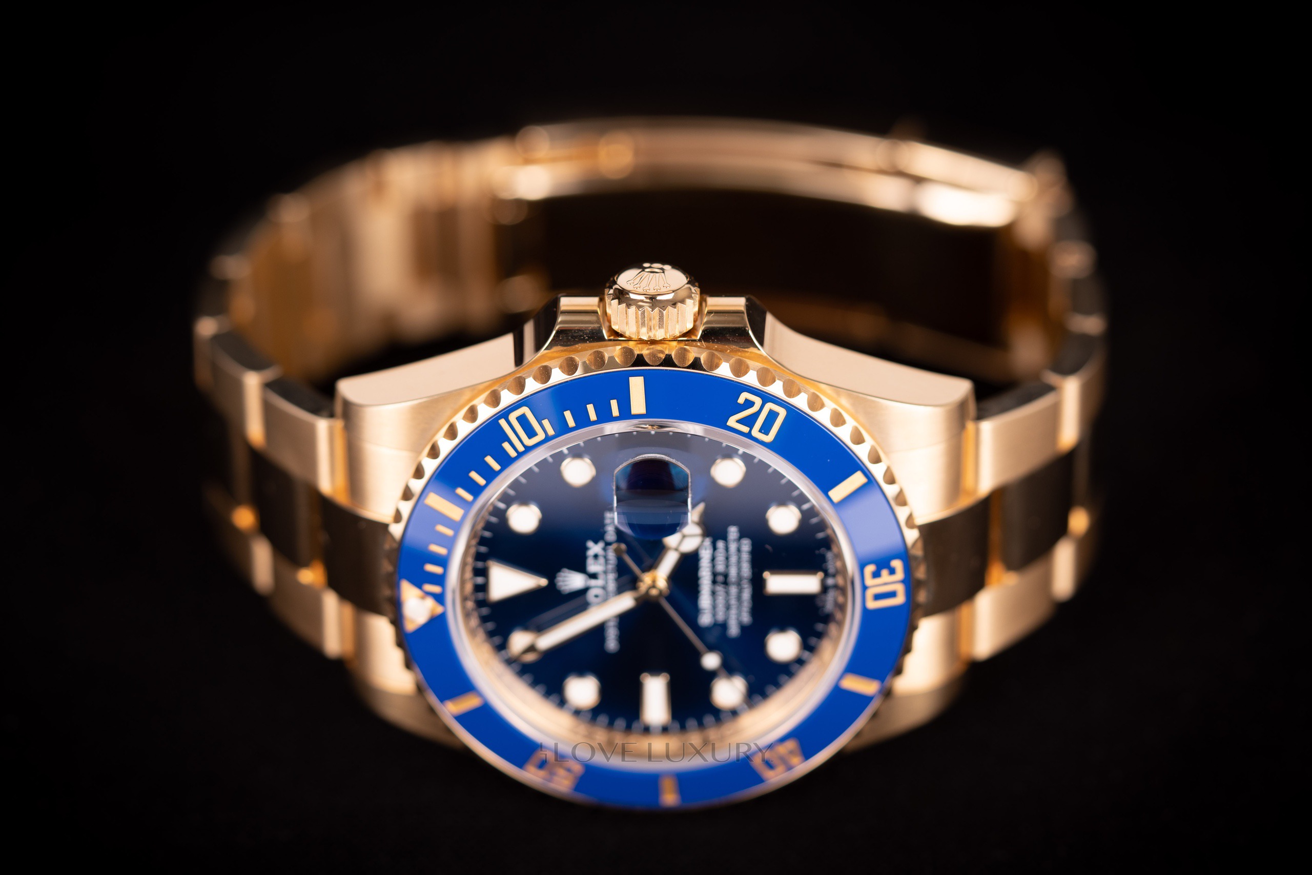 Rolex-Submariner-Yellow-Gold-Blue-Dial-10