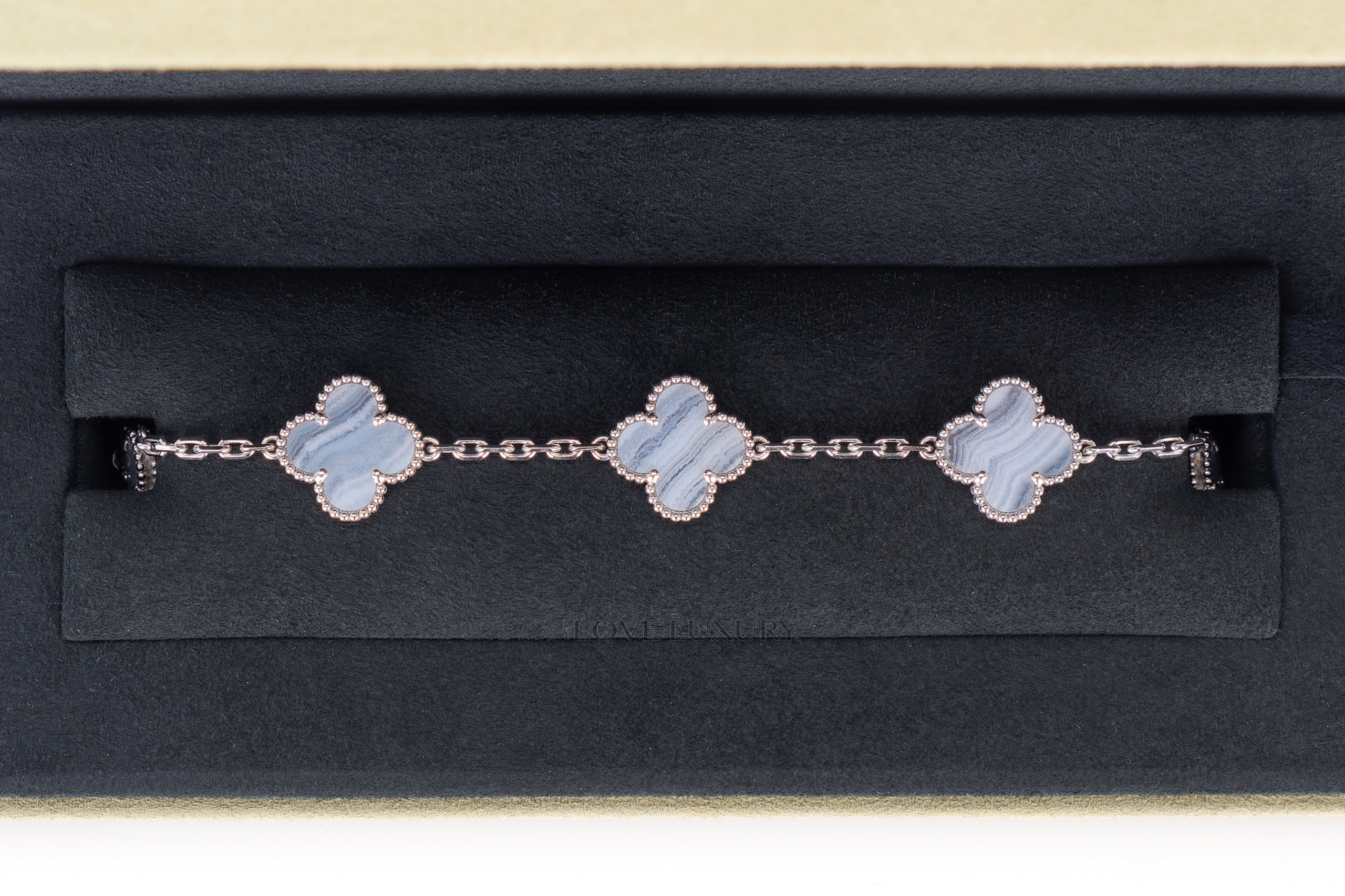 Van-Cleef-&-Arpels-5-Motif-Bracelet-White-Gold-Chalcedony-2023-pre-loved-9