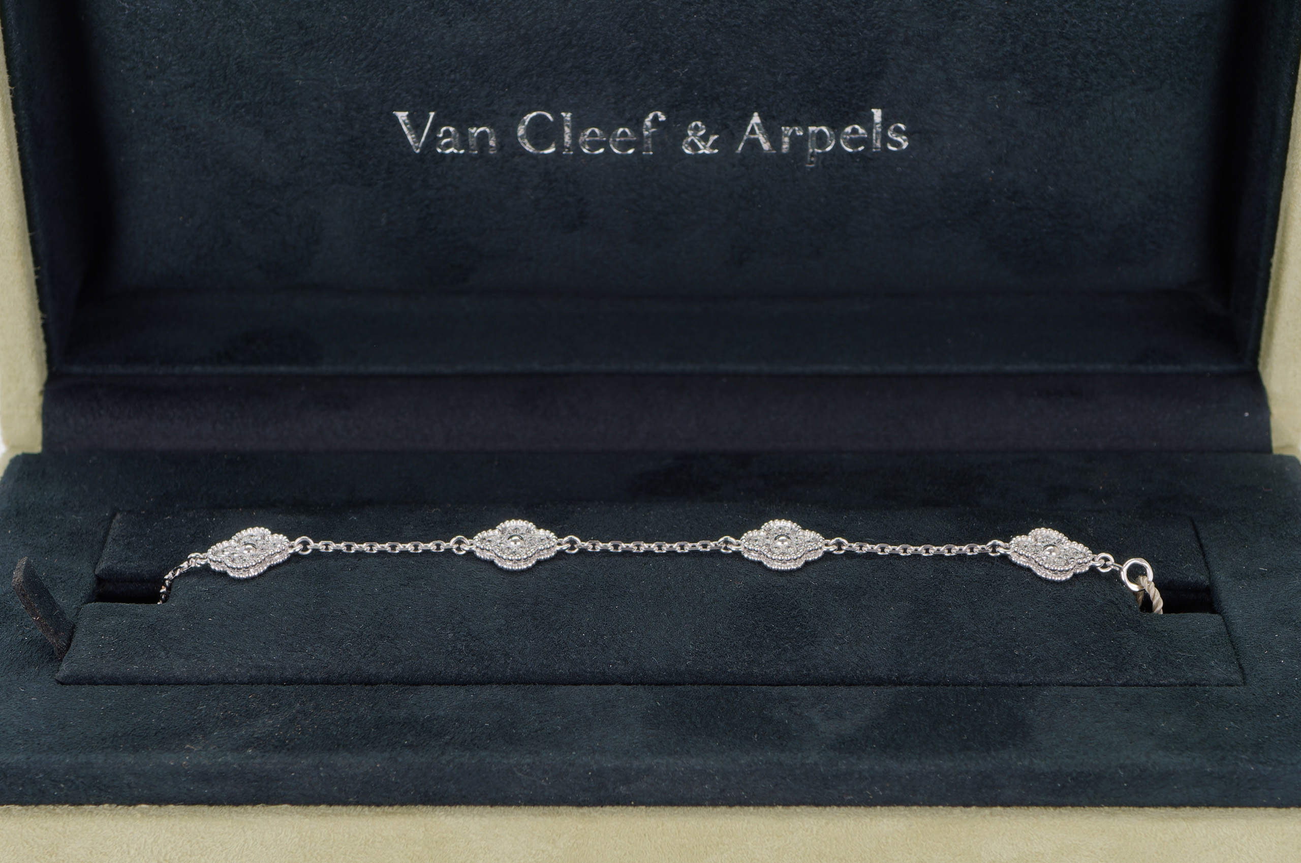 Van-Cleef-&-Arpels-6-Motif-Sweet-Alhambra-White-Gold-Diamonds-Bracelet-8