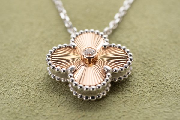 Van Cleef Arpels Vintage Alhambra Guilloche Holiday Single