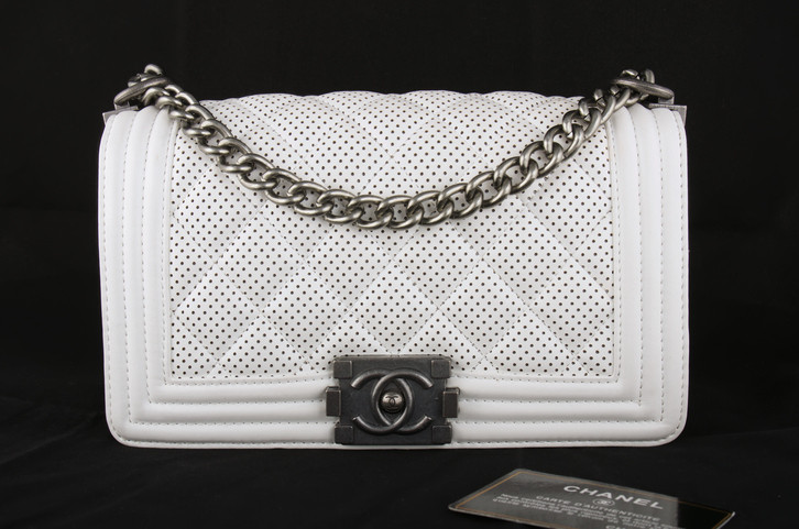 chanel clutch auth